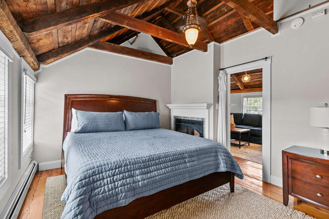 King Bed - Primary Suite