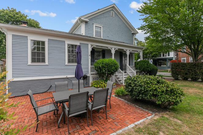 Private Yard &amp; Offstreet Parking